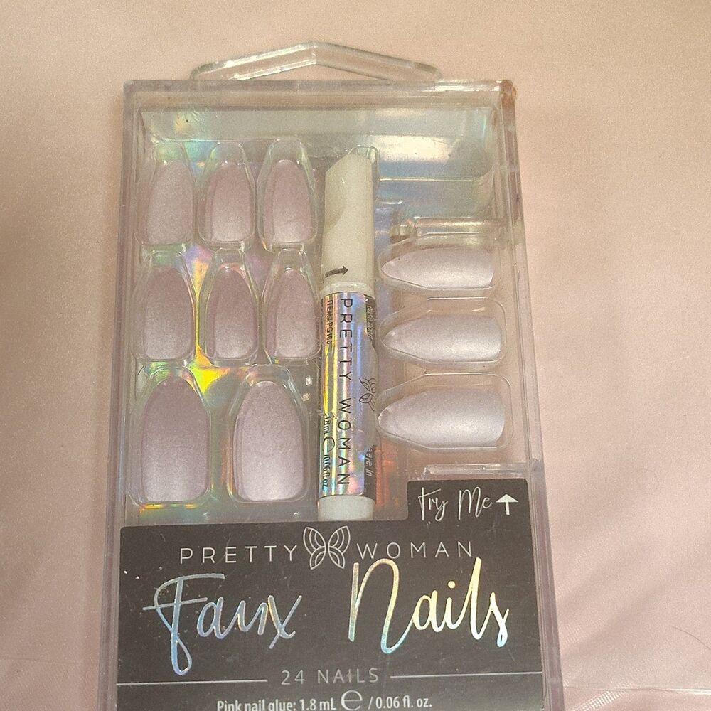 Pretty Woman Press-On Nails White Matte Oval Short ABS w/Glue MN236